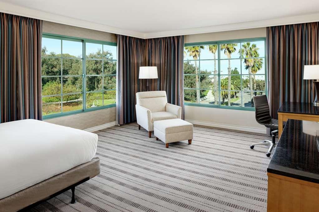 Doubletree By Hilton San Pedro Hotel Long Beach Room photo